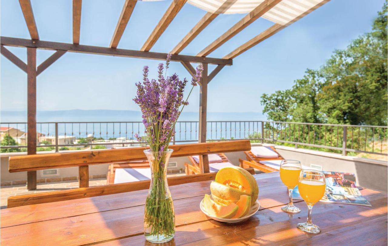 2 Bedroom Beautiful Apartment In Makarska Exterior photo