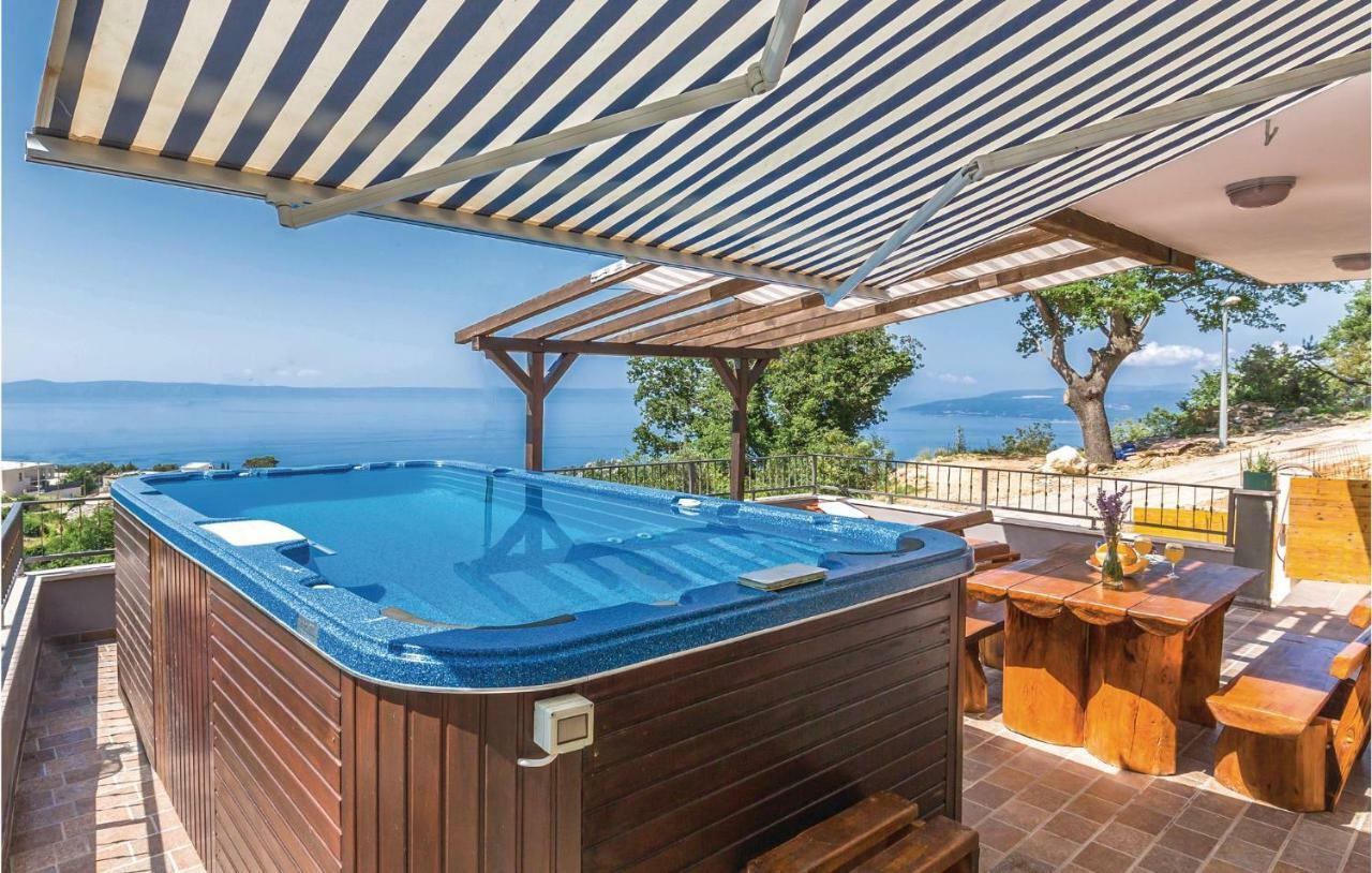 2 Bedroom Beautiful Apartment In Makarska Exterior photo